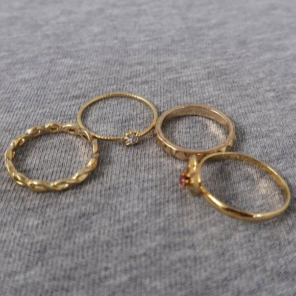 Woman or Teen Back to School Rings Set of Four Costume Jewelry Gold Tone Value 4 - Picture 4 of 6